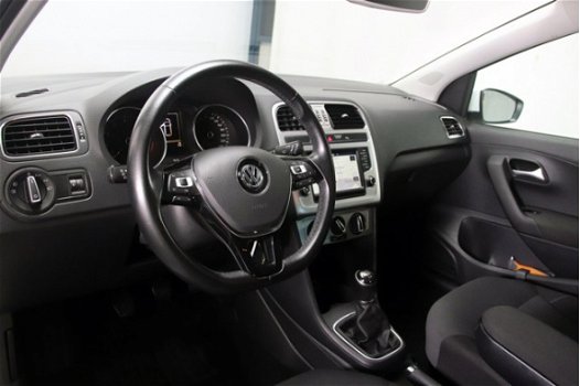 Volkswagen Polo - 1.0 TSI 95pk Connected Series Stuurbediening Parkeersensoren Navigatie Airco - 1