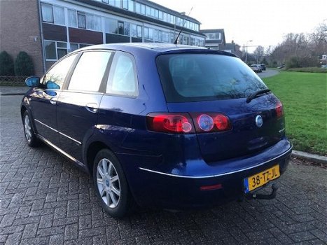 Fiat Croma - 2.2-16V Dynamic 2007 automaat PDC Trekhaak Airco PDC - 1