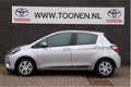 Toyota Yaris - 1.5 Hybrid Design Sport Navigatie-Cruise control-LED-Parkeercamera - 1 - Thumbnail