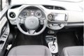 Toyota Yaris - 1.5 Hybrid Design Sport Navigatie-Cruise control-LED-Parkeercamera - 1 - Thumbnail