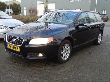 Volvo V70 - 2.5T Momentum Airco. Leer. Navi. Cruise - 1