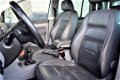 Volkswagen Touran - 1.4 16V TSI 140PK 7 PERSONEN HIGHLINE LEDER XENON - 1 - Thumbnail