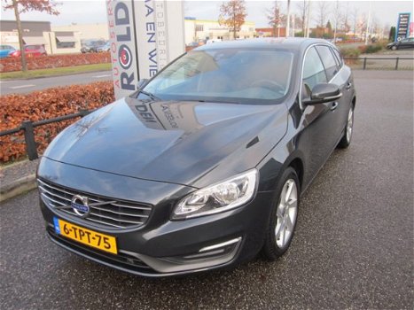 Volvo V60 - 1.6 D2 Momentum Automaat+Trekhaak - 1