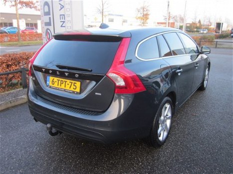 Volvo V60 - 1.6 D2 Momentum Automaat+Trekhaak - 1