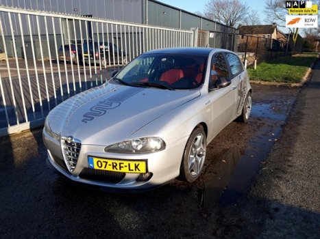 Alfa Romeo 147 - 1.6 T.Spark Veloce Distinctive - 1