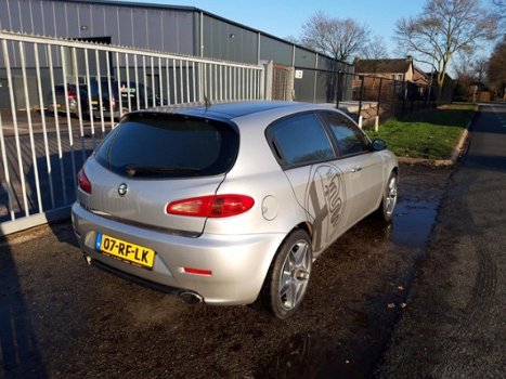 Alfa Romeo 147 - 1.6 T.Spark Veloce Distinctive - 1