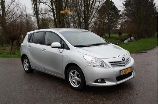 Toyota Verso - 2.0 D-4D-F Aspiration VAN AIRCO CRUISECONTROLE LMV PDC ACHTER - 1