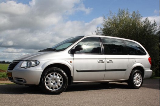 Chrysler Grand Voyager - 2.8 CRD SE Luxe AUTOMAAT / 7 PERS. / CLIMATE / CRUISE CONTROL - 1