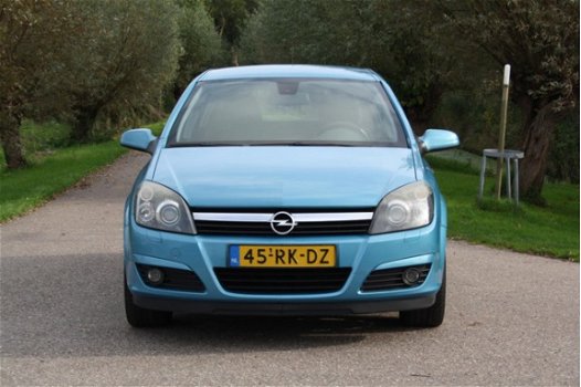 Opel Astra - 2.0 T Elegance TURBO / 5-DRS / 170PK / PDC / GOED ONDERHOUDEN - 1