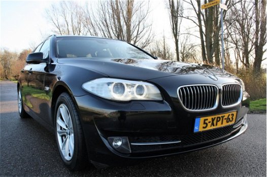 BMW 5-serie Touring - 520d High Executive AIRCO / NAVI / AUTOMAAT / LMV / ELEKTR. VOORSTOELEN - 1