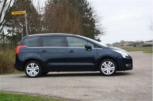 Peugeot 5008 - 1.6 THP GT 5p. Panorama-Dak 6BAK GOOT NAV GOED ONDERHOUDEN - 1