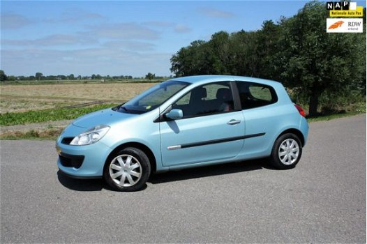 Renault Clio - 1.2 TCE Rip Curl AIRCO CRUISECONTROLE TREKHAAK 1STE EIGENAAR - 1