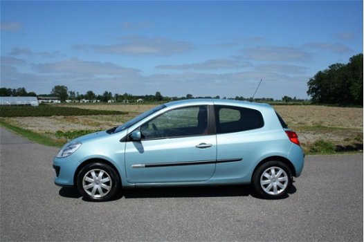 Renault Clio - 1.2 TCE Rip Curl AIRCO CRUISECONTROLE TREKHAAK 1STE EIGENAAR - 1