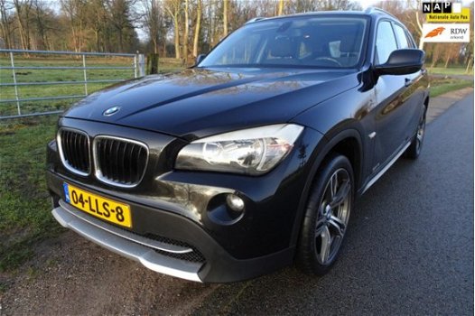 BMW X1 - SDrive18i Executive zeer goed onderhouden Prachtige wagen Navigatie Schuifdak - 1