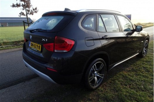 BMW X1 - SDrive18i Executive zeer goed onderhouden Prachtige wagen Navigatie Schuifdak - 1