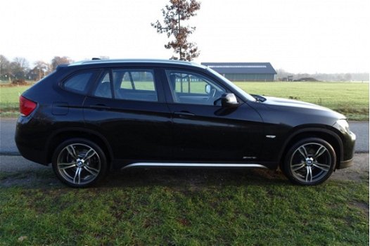BMW X1 - SDrive18i Executive zeer goed onderhouden Prachtige wagen Navigatie Schuifdak - 1