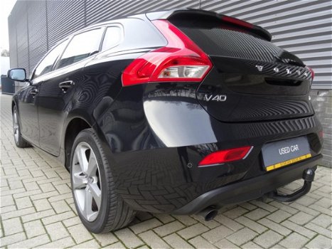 Volvo V40 - T3 150PK MOMENTUM | INTRO LINE | 17