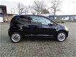 Volkswagen Up! - 1.0 high up BLACK UP, Airco, Cruise, PDC, NAVI, Meest luxe uitvoering Dealeronderh - 1 - Thumbnail