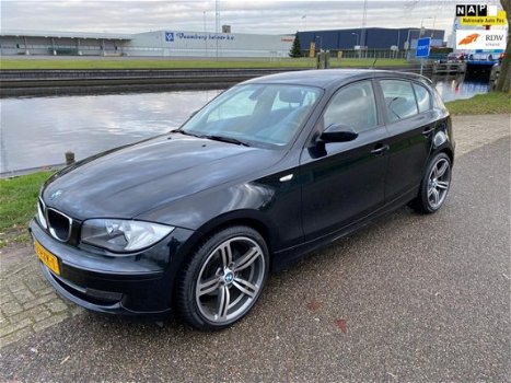 BMW 1-serie - 118i High Executive / PDC / LEER / Sport / M Motorsport / Clima / Stoelverwarming - 1