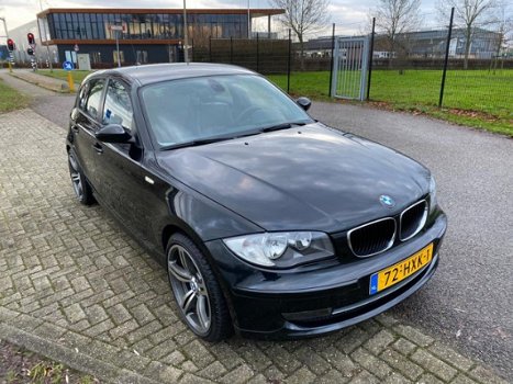 BMW 1-serie - 118i High Executive / PDC / LEER / Sport / M Motorsport / Clima / Stoelverwarming - 1