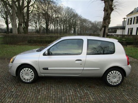 Renault Clio - 1.4-16V Authentique Comfort Stuurbekrachtiging Airco Trekhaak *Apk t/m 17-12-2020 - 1