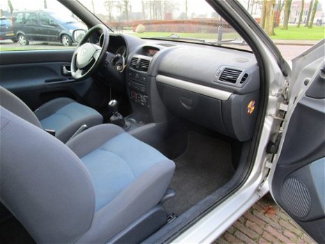 Renault Clio - 1.4-16V Authentique Comfort Stuurbekrachtiging Airco Trekhaak *Apk t/m 17-12-2020 - 1