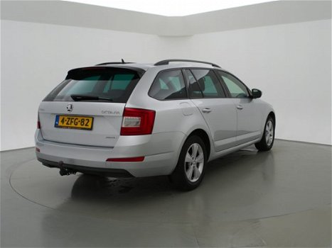 Skoda Octavia Combi - 1.6 TDI + STOELVERWARMING / NAVIGATIE / TREKHAAK / DAB - 1