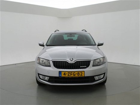 Skoda Octavia Combi - 1.6 TDI + STOELVERWARMING / NAVIGATIE / TREKHAAK / DAB - 1