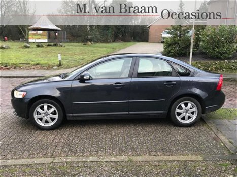 Volvo S40 - 1.8 Edition I Navigatie/Trekhaak/Pdc/Lmv - 1