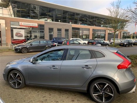 Volvo V40 - 2.0 D2 R-Design R-design, Navi, Xenon, Pdc, trekhaak - 1