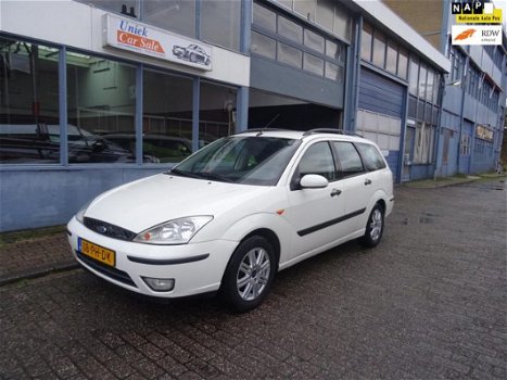 Ford Focus Wagon - 1.6-16V Futura - 1