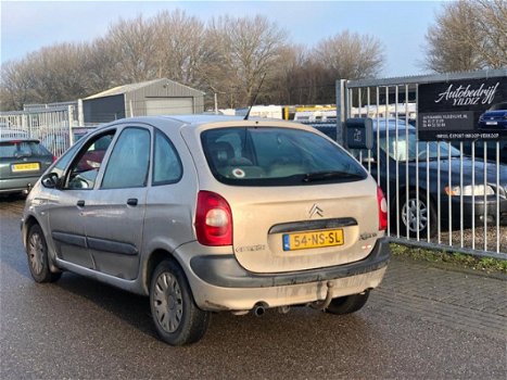 Citroën Xsara Picasso - 2.0i-16V Différence 2 - 1