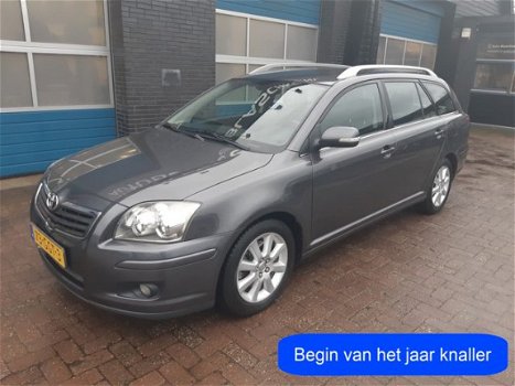 Toyota Avensis Wagon - 2.0 VVTi Luna ECC/16