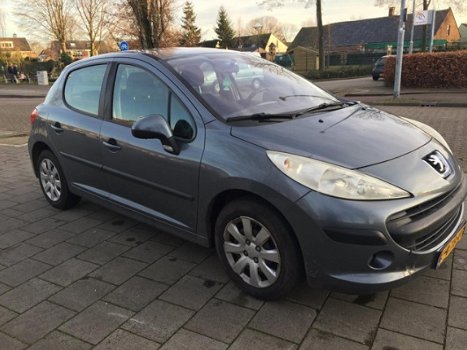 Peugeot 207 - 1.4-16V XT - 1