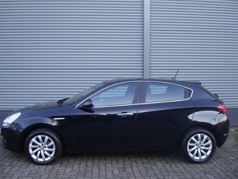 Alfa Romeo Giulietta - 1.4 T Distinctive Bj 2010 114000Km Dealer Onderhouden - 1