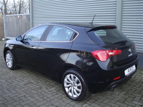 Alfa Romeo Giulietta - 1.4 T Distinctive Bj 2010 114000Km Dealer Onderhouden - 1