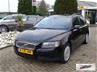 Volvo V50 - 2.4 Zwart 5-Cilinder 2004 Youngtimer - 1 - Thumbnail