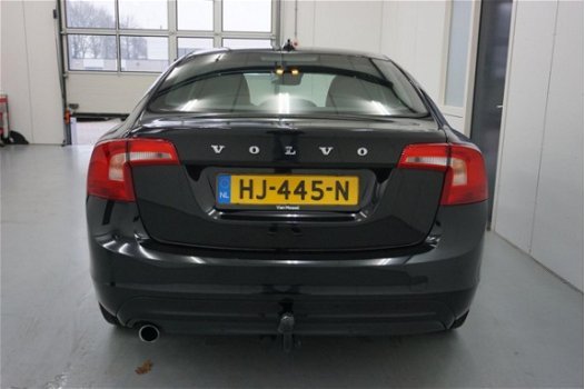 Volvo S60 - 2.0 D2 Kinetic Business | Navigatie | Parkeersensoren Achter | Trekhaak | - 1