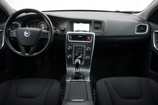 Volvo S60 - 2.0 D2 Kinetic Business | Navigatie | Parkeersensoren Achter | Trekhaak | - 1