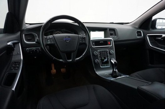 Volvo S60 - 2.0 D2 Kinetic Business | Navigatie | Parkeersensoren Achter | Trekhaak | - 1