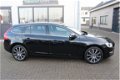 Volvo V60 - 2.4 D6 AWD Plug-In Hybrid R-Design Intellisafe Pro Line Adapt Cr.| Stuur verw.| Schuifda - 1 - Thumbnail