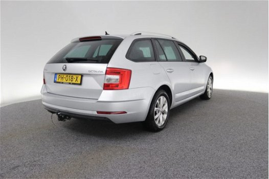 Skoda Octavia Combi - 1.6 TDI Ambition Business NAVI / TREKHAAK / CLIMA / CRUISE / SUNSET - 1