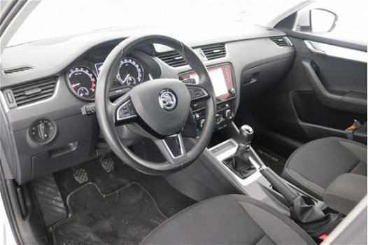 Skoda Octavia Combi - 1.6 TDI Ambition Business NAVI / TREKHAAK / CLIMA / CRUISE / SUNSET - 1