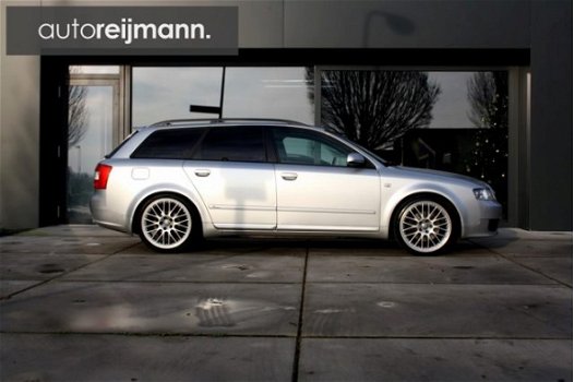 Audi A4 Avant - 2.4 MT 2 x S-Line // 19