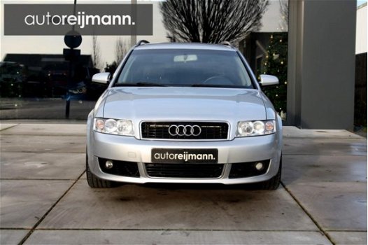 Audi A4 Avant - 2.4 MT 2 x S-Line // 19