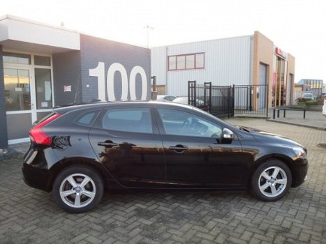 Volvo V40 - 2.0 D2 Kinetic Business - 1