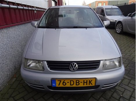 Volkswagen Polo - 1.6 // Automaat // Airco // 5-drs // - 1