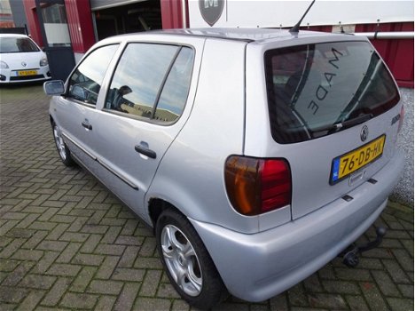 Volkswagen Polo - 1.6 // Automaat // Airco // 5-drs // - 1