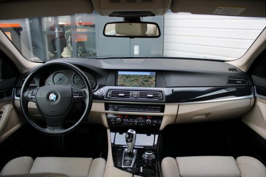 BMW 5-serie - 523i High Executive Clima/Cruise/Elek.Ramen/C.V/Navi/PDC/Stoelverwarming/BiXenon/Keyle - 1