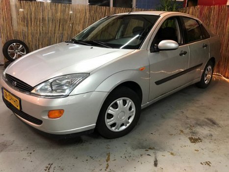 Ford Focus - 1.6-16V Ghia Hout inleg// Elek pack// Nw Apk// 2e eigenaar - 1